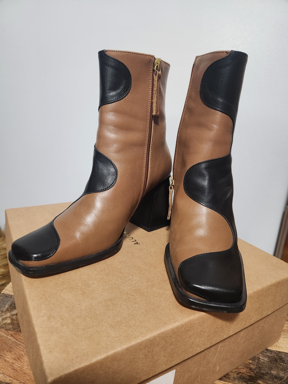 ALOHAS Two-Tone Brown and Black Leather Block Heel Ankle Boots